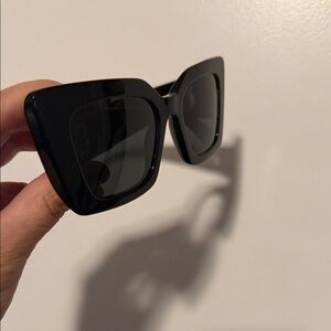 Chic Black Sunglasses